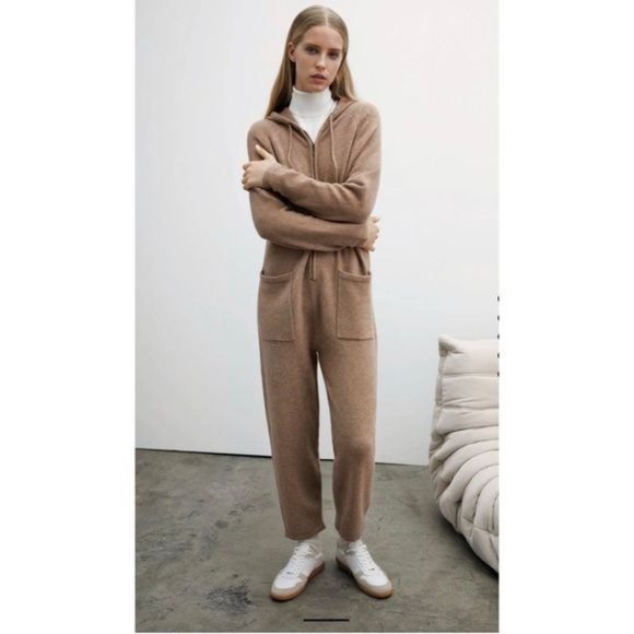 Zara one piece jumper romper w/ hood zip up w/ pockets loungewear meduim